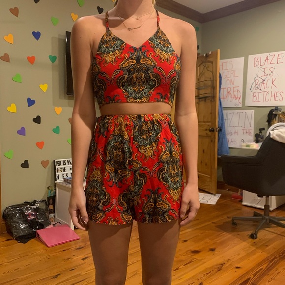 Two piece shorts outfit - Picture 2 of 3